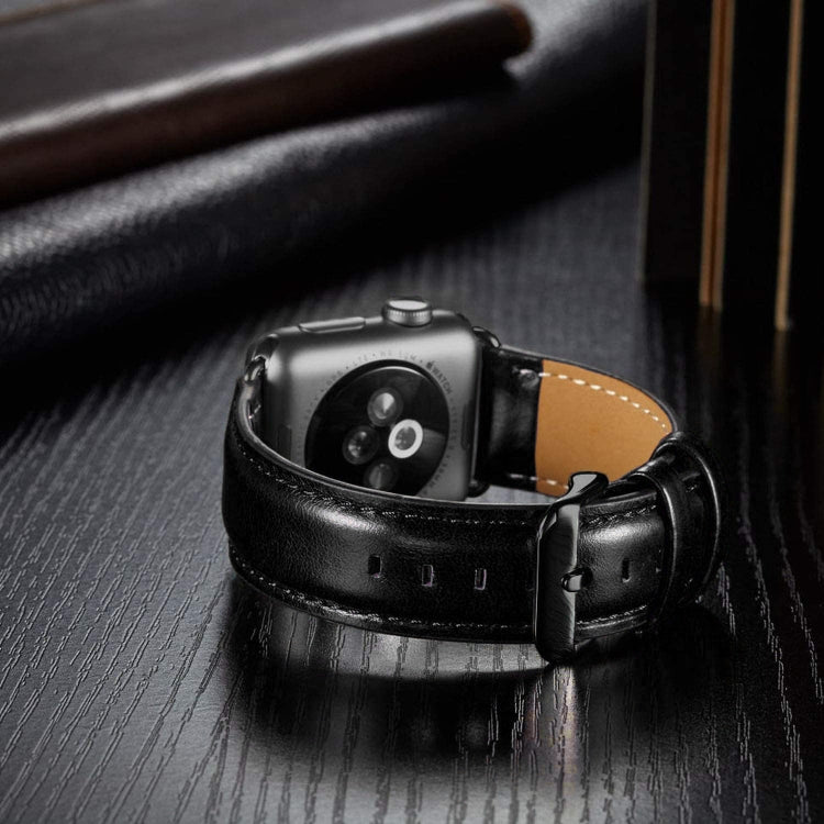 Schwarzes Lederarmband mit Dornschließe für Apple Watch Series 10 (42 mm), 9, 8 und 7 (41 mm), SE 3, SE 2, 6, SE, 5 und 4 (40 mm) sowie 3, 2 und 1 (38 mm) und weitere Modelle.