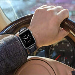 Schwarzes Lederarmband mit Dornschließe für Apple Watch Series 10 (42 mm), 9, 8 und 7 (41 mm), SE 3, SE 2, 6, SE, 5 und 4 (40 mm) sowie 3, 2 und 1 (38 mm) und weitere Modelle.