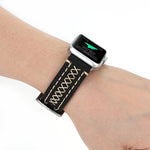 Für Apple Watch Ultra 49 mm &amp; Watch Ultra 2 49 mm / Series 10 46 mm / 9 &amp; 8 &amp; 7 45 mm / SE 3 &amp; SE 2 &amp; 6 &amp; SE 5 &amp; 4 44 mm / 3 &amp; 2 &amp; 1 42 mm: Armband aus echtem Leder mit Linienmuster, passend für 42 mm