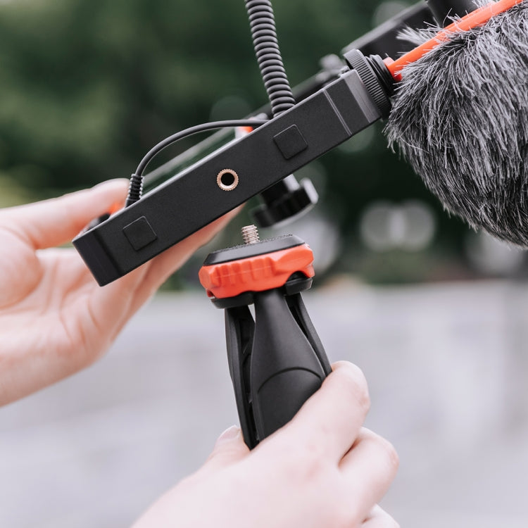 YELANGU PC204 YLG1801D Vlogging Live Broadcast LED Selfie Light Smartphone Video Rig Handle Stabilizer Bracket Kits with Microphone & Tripod, PC204