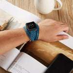 Hochwertiges Lederarmband mit geprägter Krone, passend für Apple Watch Series 5 &amp; 4 (40 mm), 3, 2 &amp; 1 (38 mm) und Apple Watch Series 7 (45 mm), 6, SE, 5 &amp; 4 (44 mm) sowie 3, 2 &amp; 1 (42 mm).