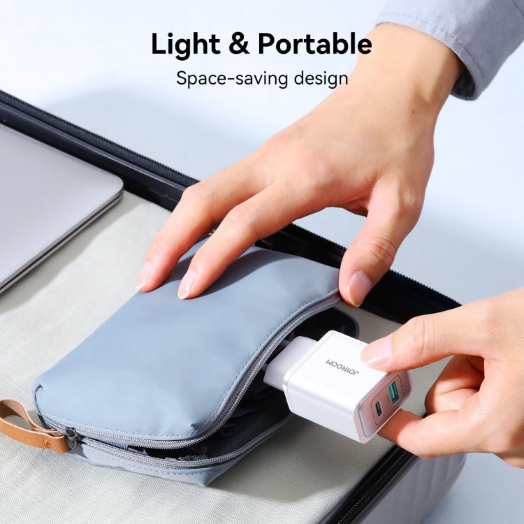 شاحن سريع JOYROOM JR-TCF15 بقوة 30 واط بمنفذي USB + USB-C / Type-C، قابس الاتحاد الأوروبي، قابس المملكة المتحدة