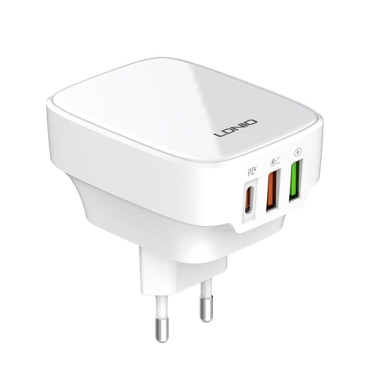 شاحن LDNIO Q334 بقوة 32 واط بمنفذ Type-C + منفذي USB مع كابل USB-C / Type-C إلى USB-C / Type-C بطول 1 متر، قابس الاتحاد الأوروبي، قابس المملكة المتحدة، قابس الولايات المتحدة