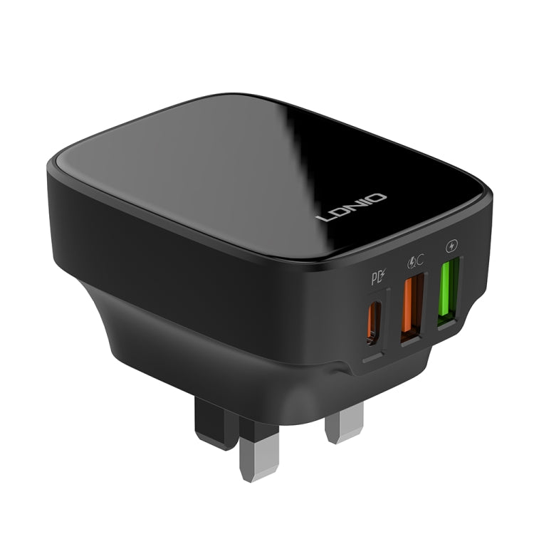 شاحن LDNIO Q334 بقوة 32 واط بمنفذ Type-C + منفذي USB مع كابل USB-C / Type-C إلى USB-C / Type-C بطول 1 متر، قابس الاتحاد الأوروبي، قابس المملكة المتحدة، قابس الولايات المتحدة