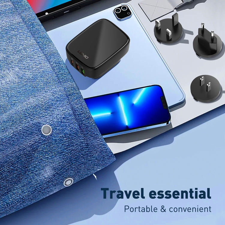شاحن LDNIO Q334 بقوة 32 واط بمنفذ Type-C + منفذي USB مع كابل USB-C / Type-C إلى USB-C / Type-C بطول 1 متر، قابس الاتحاد الأوروبي، قابس المملكة المتحدة، قابس الولايات المتحدة