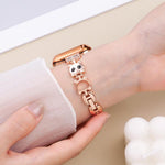 Bracelet de montre xDfind en métal à motif diamant en forme de panda roux, compatible avec Apple Watch 42/44/45/46/49 mm et Apple Watch 38/40/41/S11 42 mm.