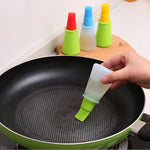 Kitchen Silicone Oil Brush Grill Brush Oil Bottle,Random Color Delivery, 11.5x5cm
