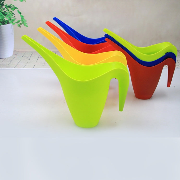 Long Mouth Watering Pot Plastic Sprinkler Pouring Pots,Capacity: 1.8L,Random Color Delivery, Capacity: 1.8L
