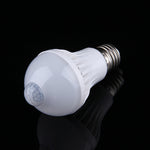 لمبة LED E27 5W مع 12 مصباح SMD 5730 300LM مع حساس حركة بالأشعة تحت الحمراء، مدى الاستشعار: 4-6 أمتار، AC 220V، E27 5W ضوء أبيض، E27 5W ضوء أبيض دافئ