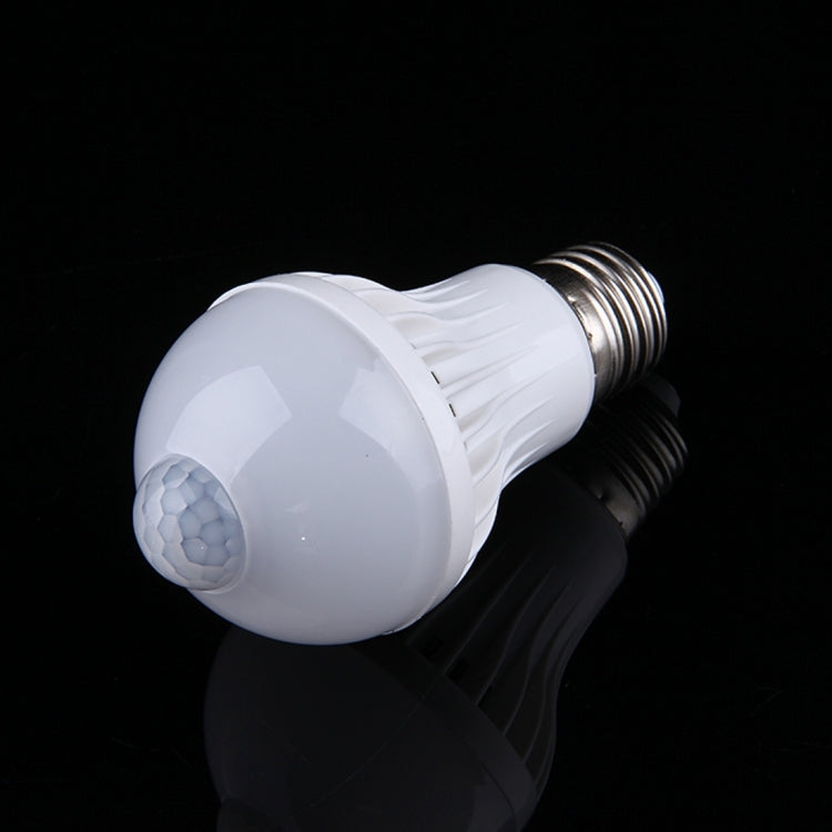 لمبة LED E27 5W مع 12 مصباح SMD 5730 300LM مع حساس حركة بالأشعة تحت الحمراء، مدى الاستشعار: 4-6 أمتار، AC 220V، E27 5W ضوء أبيض، E27 5W ضوء أبيض دافئ