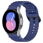 سوار ساعة سيليكون بنقشة حبيبات متموجة مع مشبك أسود مخيط، لـ Samsung Galaxy Watch 5 مقاس 40 / 44مم، لـ Samsung Galaxy Watch 5 Pro، لـ Samsung Galaxy Watch 4 مقاس 40 / 44مم، لـ Samsung Galaxy Watch 4 Classic مقاس 42 / 46مم