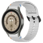 سوار ساعة سيليكون بنقشة حبيبات متموجة مع مشبك أسود مخيط، لـ Samsung Galaxy Watch 5 مقاس 40 / 44مم، لـ Samsung Galaxy Watch 5 Pro، لـ Samsung Galaxy Watch 4 مقاس 40 / 44مم، لـ Samsung Galaxy Watch 4 Classic مقاس 42 / 46مم