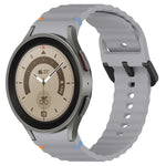 سوار ساعة سيليكون بنقشة حبيبات متموجة مع مشبك أسود مخيط، لـ Samsung Galaxy Watch 5 مقاس 40 / 44مم، لـ Samsung Galaxy Watch 5 Pro، لـ Samsung Galaxy Watch 4 مقاس 40 / 44مم، لـ Samsung Galaxy Watch 4 Classic مقاس 42 / 46مم