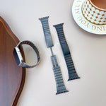 Abnehmbares, gebogenes Edelstahl-Armband, passend für Apple Watch 46 mm / 49 mm / 45 mm / 44 mm und 42 mm / 41 mm / 40 mm / 38 mm