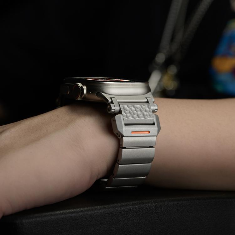 Hammer Pattern Butterfly Buckle Stainless Steel Head One Bead Titanium Alloy Watch Band, For Apple Watch 46mm / 49mm / 45mm / 44mm