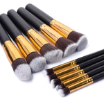 10-teiliges Make-up-Pinselset in Silber/Gold, bestehend aus 10 silber-schwarzen, 10 platinfarbenen, 10 gold-schwarzen, 10 weiß-silbernen, 10 roségoldenen und 10 roségoldenen Pinseln.
